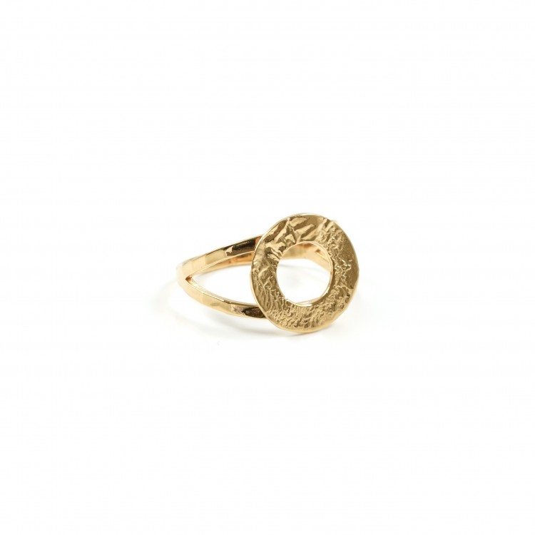 Gold ring with circle