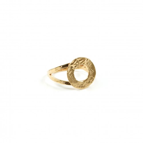 Gold ring with circle