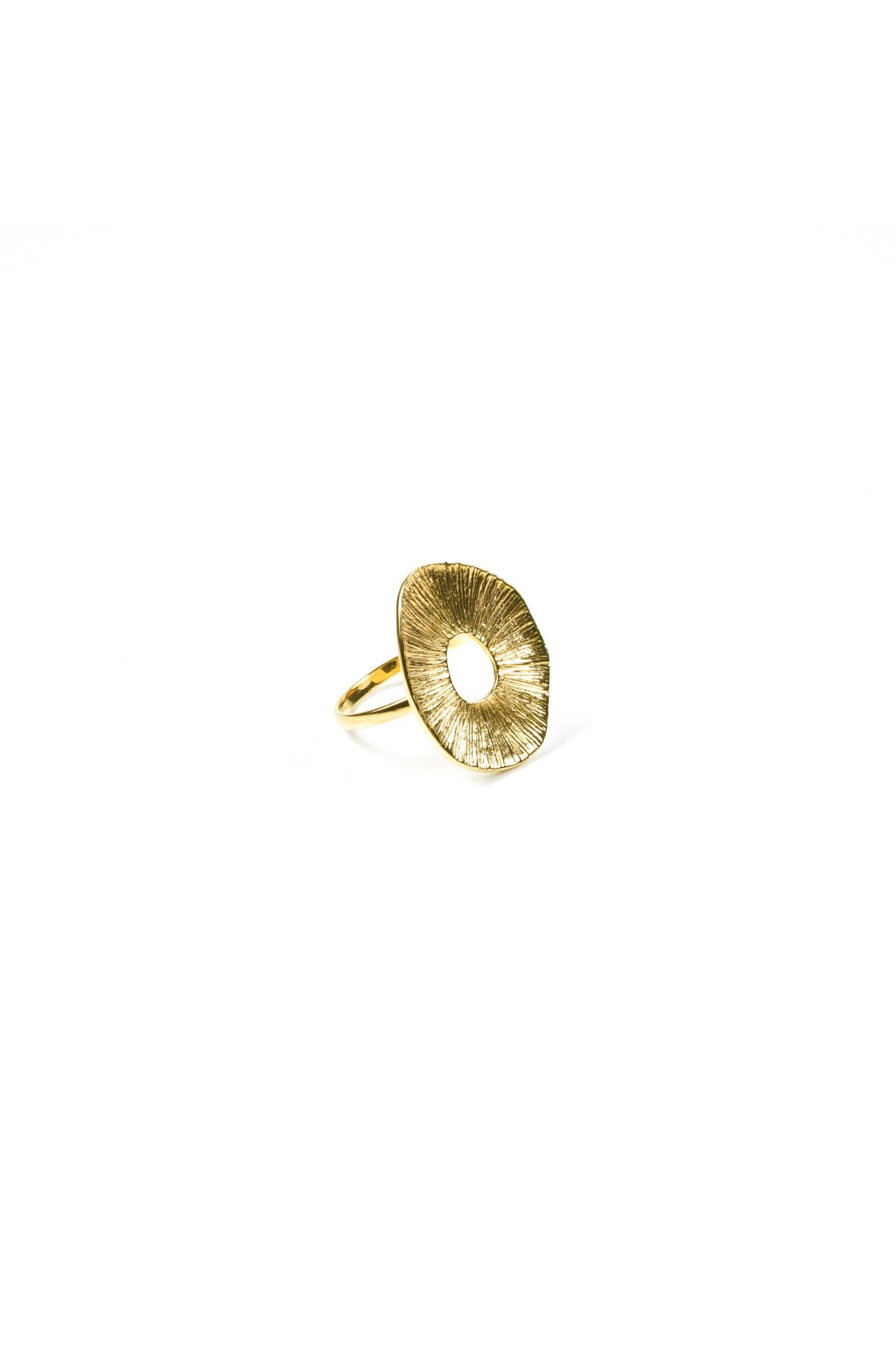 gold ring with grooved round