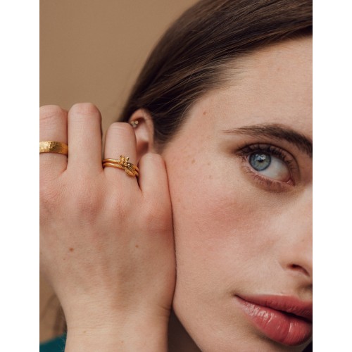 thin gold ring with flower